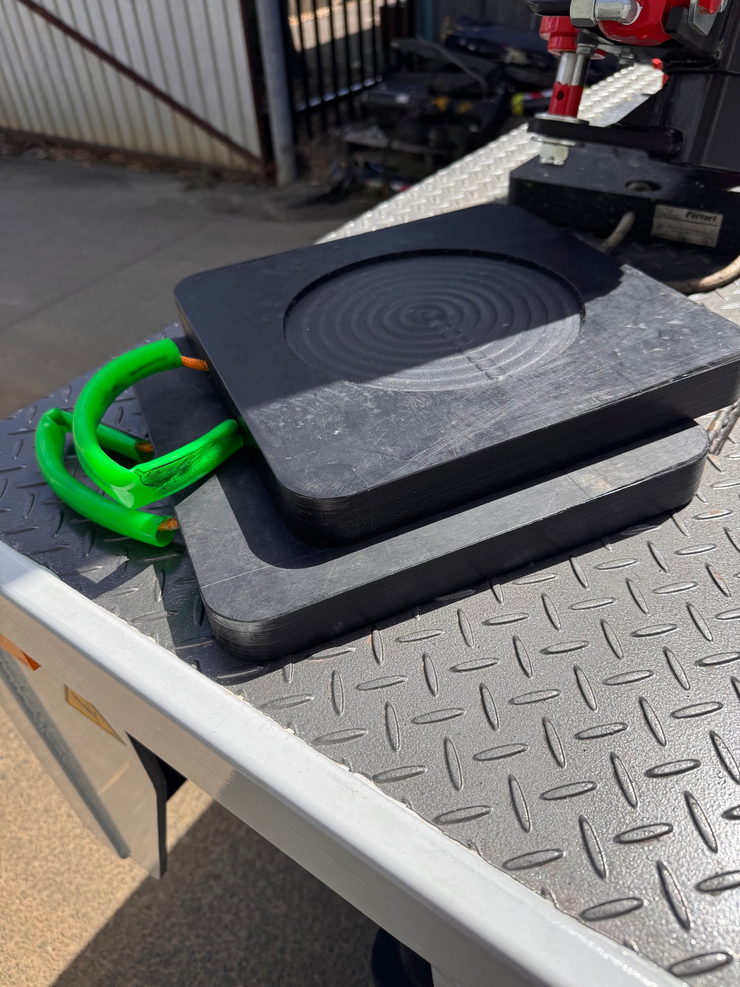 Set (2) Outrigger Ground Pad 300 x 300 x 30
